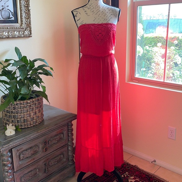 Halo Strapless Embroidered Dress - Picture 2 of 12